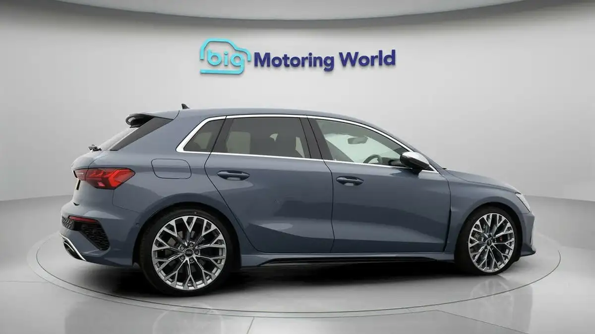 2022-audi-rs3-25-tfsi-sportback-5d-big-34