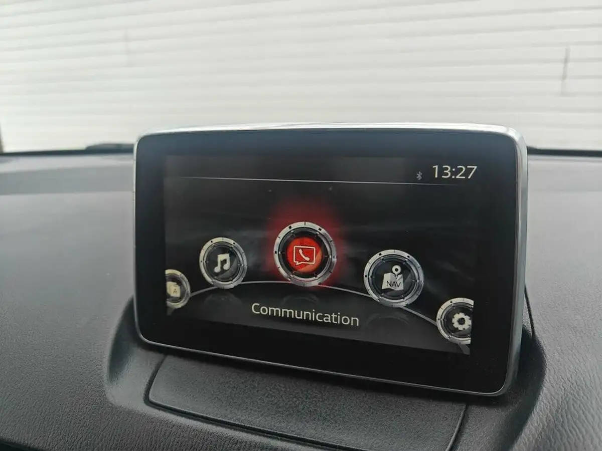 2015-mazda-mazda2-15-sport-black-big-66