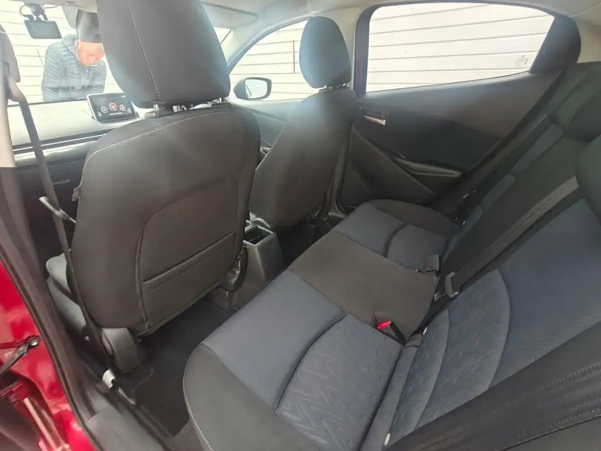 2015-mazda-mazda2-15-sport-black-big-42