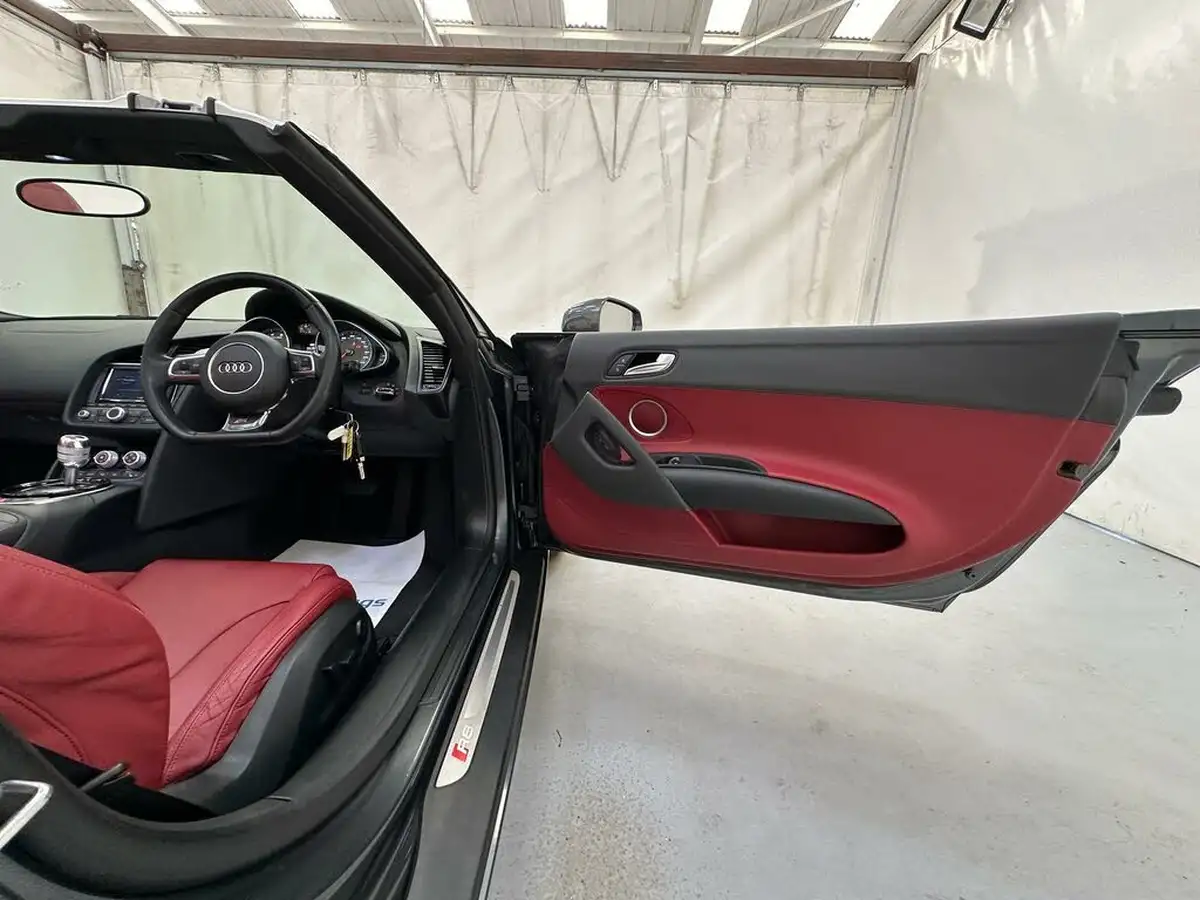 2014-audi-r8-42-quattro-spyder-s-tronic-big-24