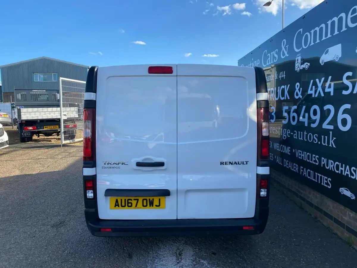 2017-renault-trafic-16dci-sl27-120-business-e6-panel-big-46