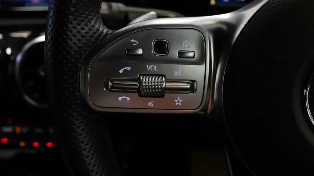 2021-mercedes-benz-a-class-13-a250e-amg-line-hatchback-5d-big-21