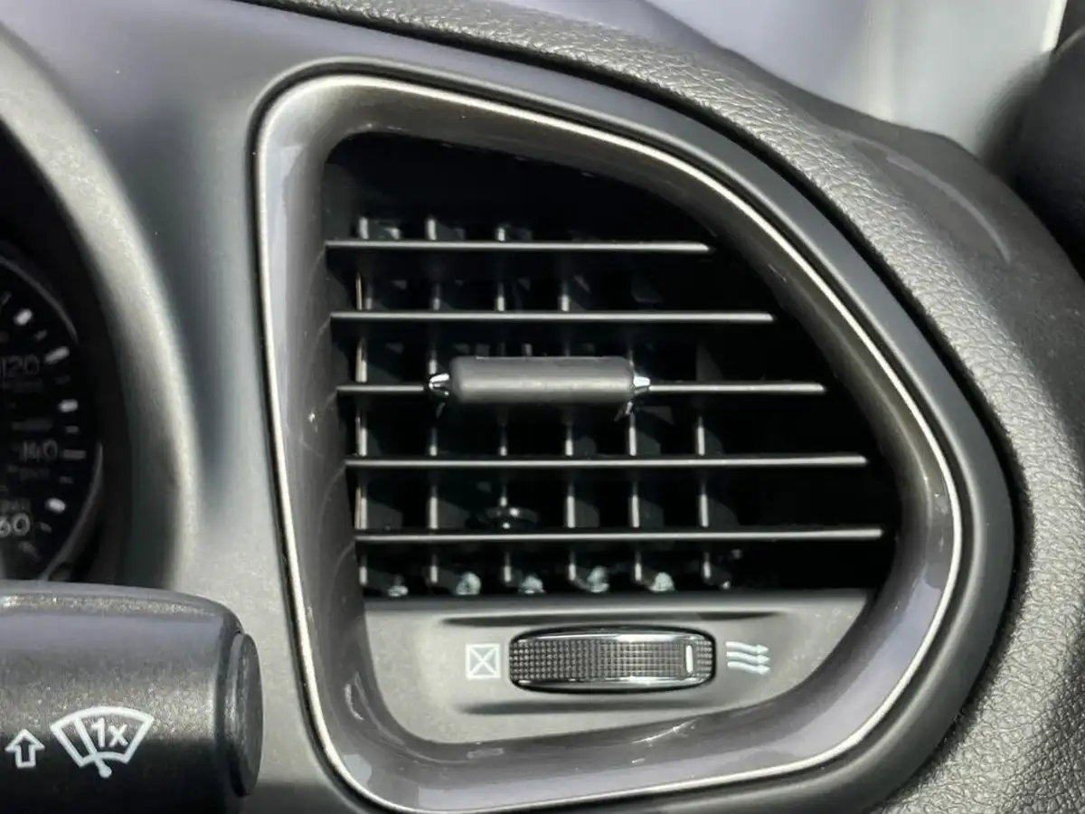 2019-jeep-renegade-10-gse-limited-big-34