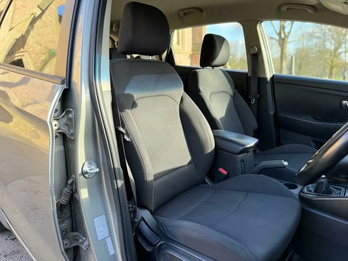 2013-kia-carens-16-gdi-1-big-14