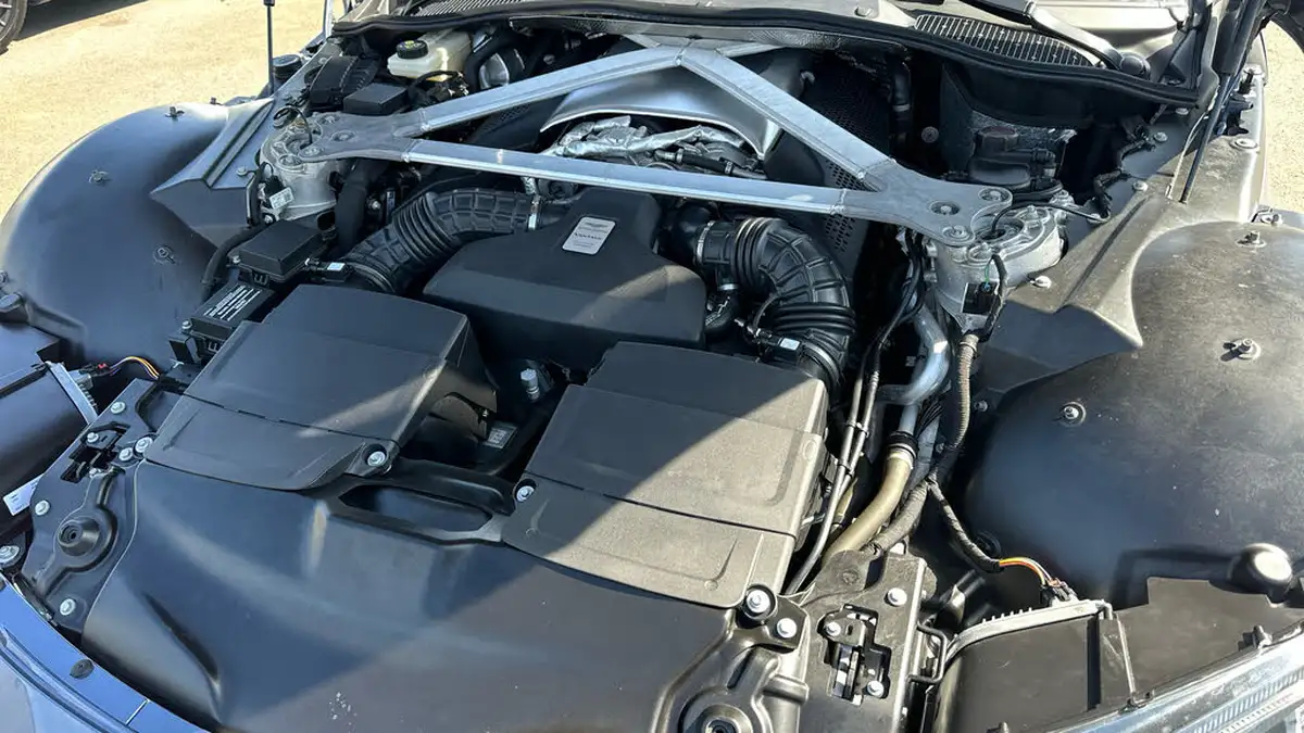 2019-aston-martin-vantage-40-v8-vantage-big-17