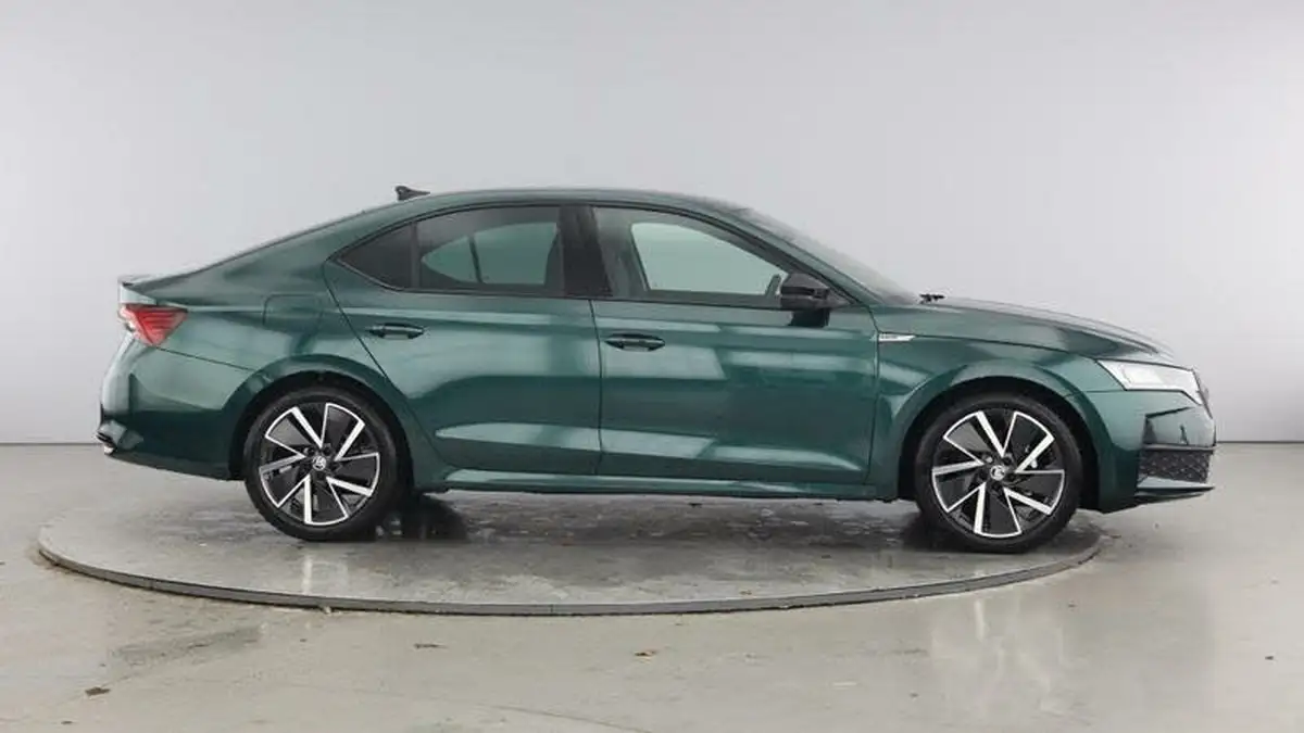 2025-skoda-octavia-15-tsi-e-tec-sportline-hatchback-big-3