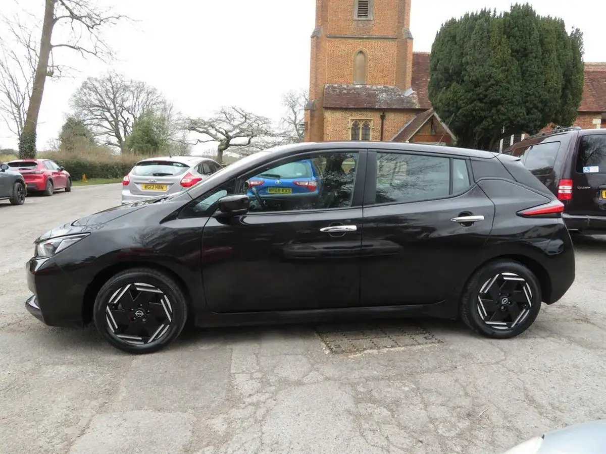 2022-nissan-leaf-e-acenta-39kwh-big-4