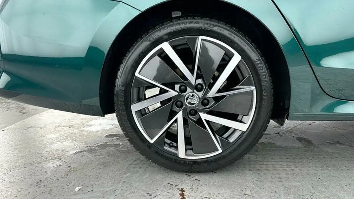 2025-skoda-octavia-15-tsi-e-tec-sportline-hatchback-big-27