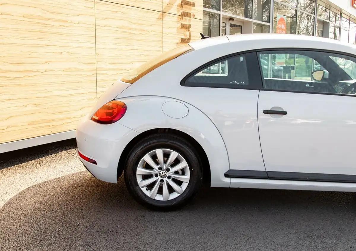 2018-volkswagen-beetle-12-tsi-base-hatchback-3d-big-7