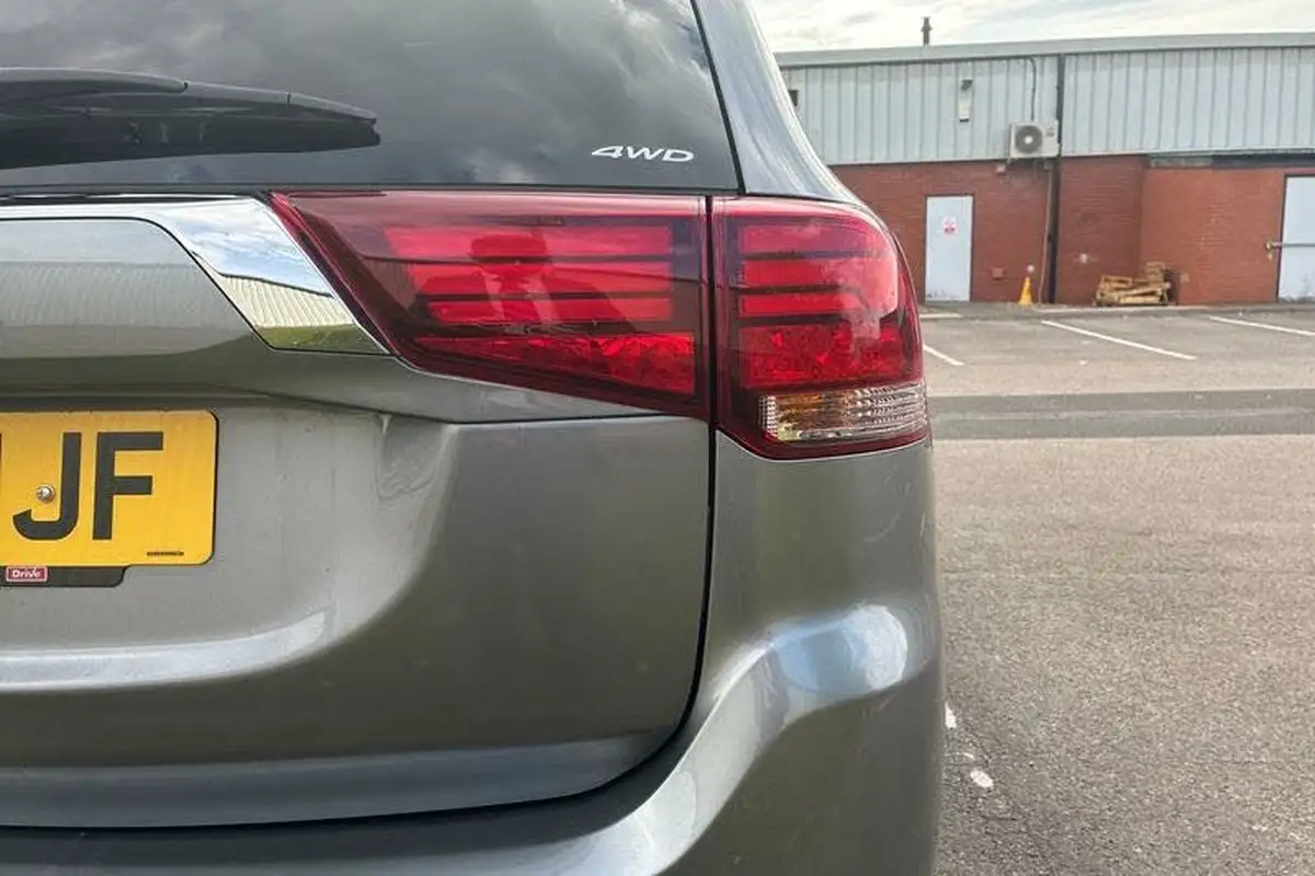2019-mitsubishi-outlander-20-design-big-32