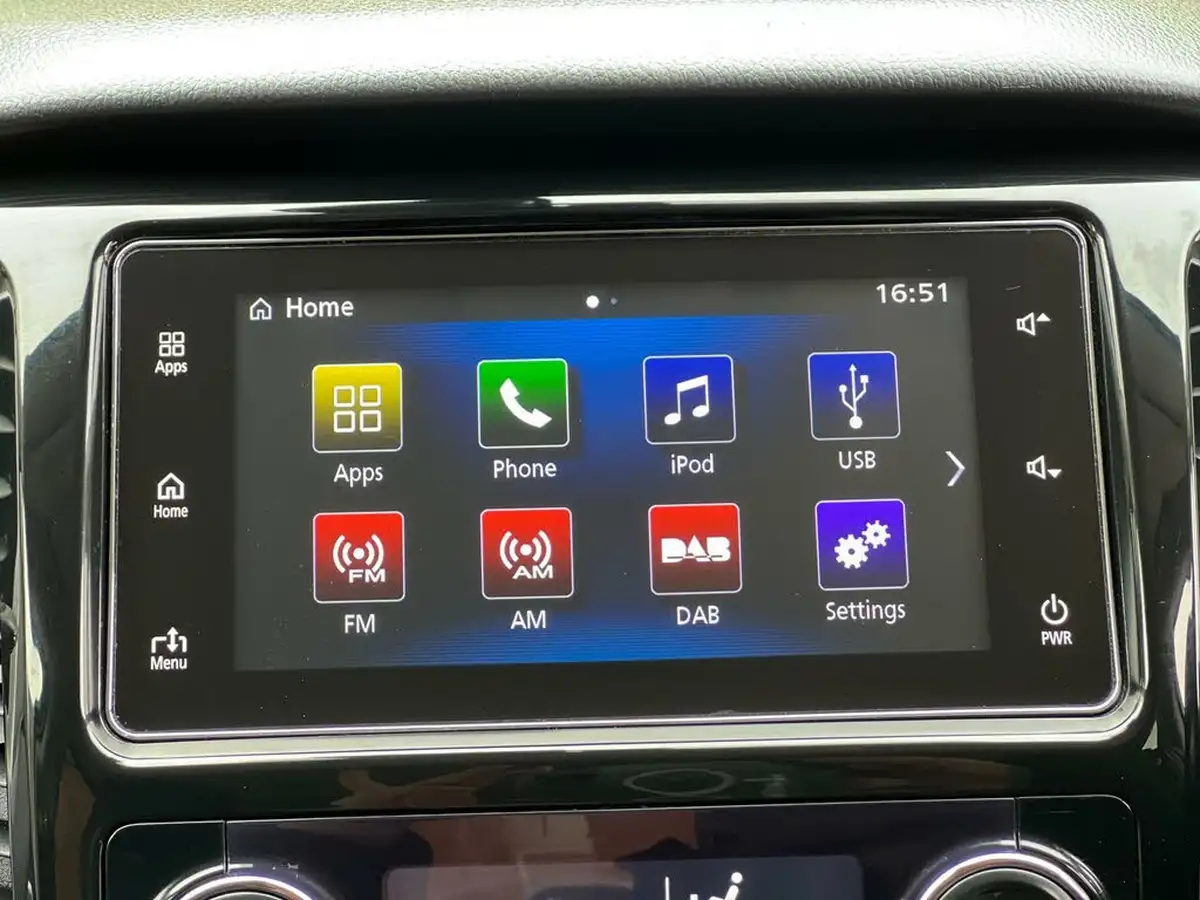 2018-mitsubishi-l200-24di-d-barbarian-sda-auto-big-25
