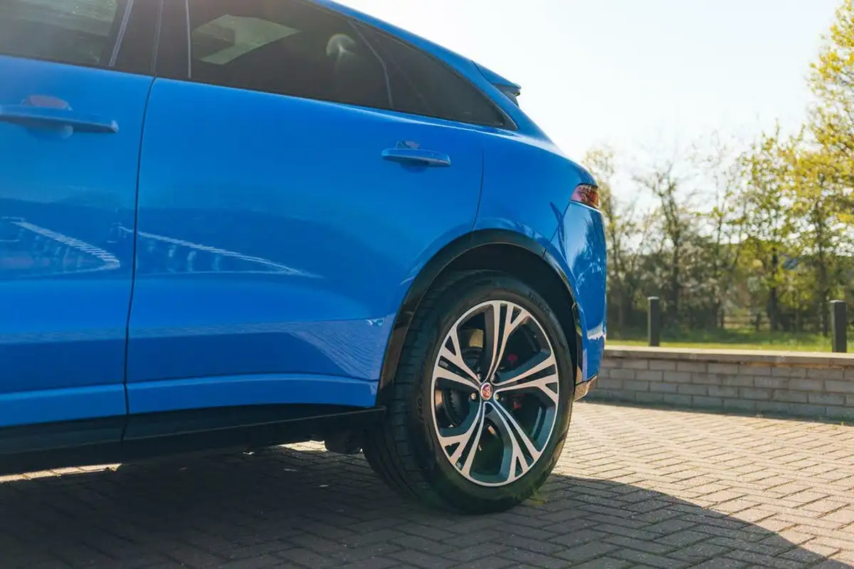 2022-jaguar-f-pace-50-v8-p550-svr-big-38