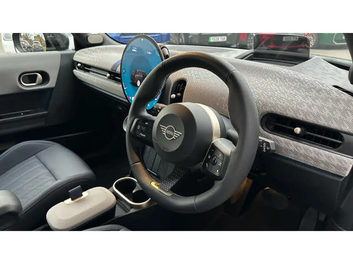 2024-mini-cooper-15-cooper-c-exclusive-3d-big-5