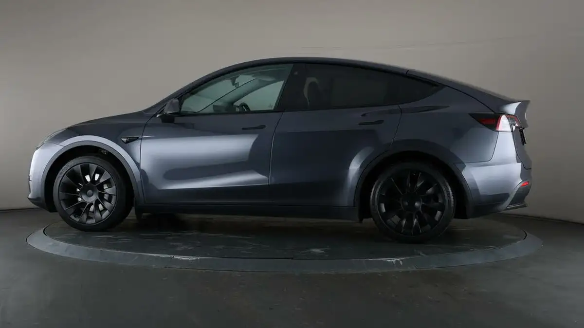 2022-tesla-model-y-e-rwd-big-27