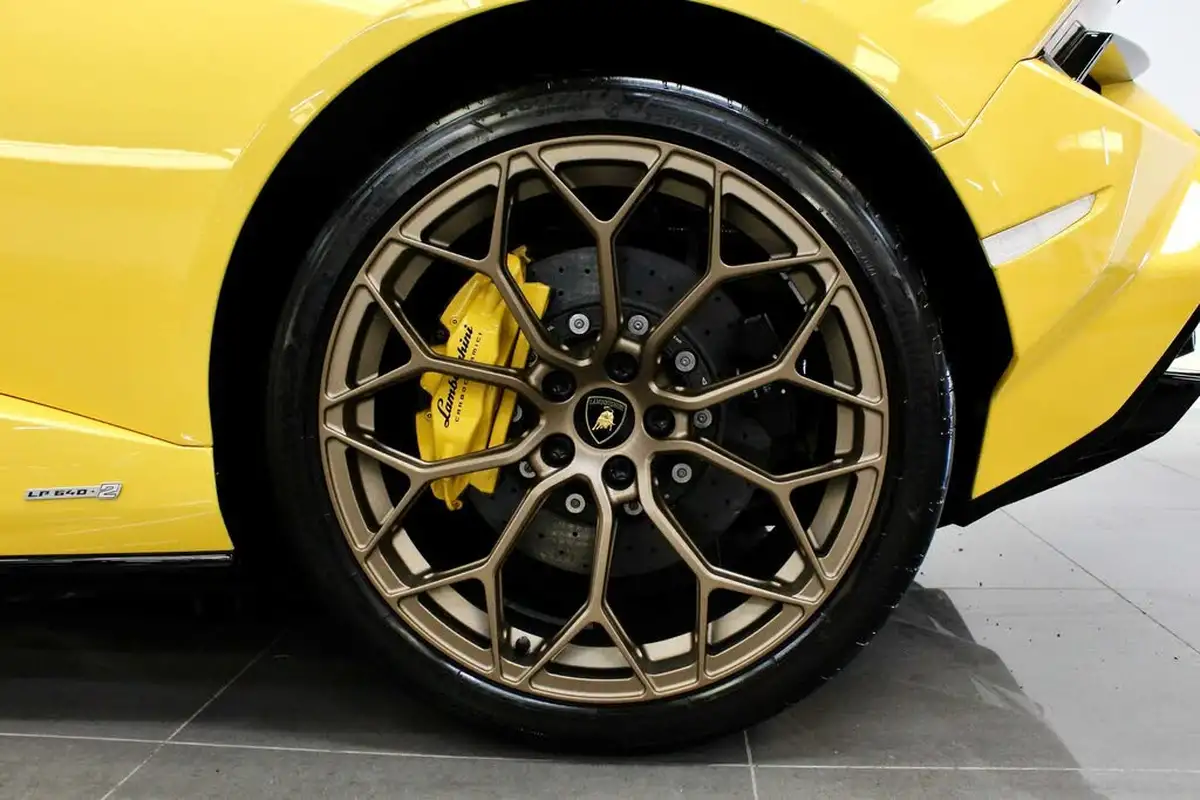 2023-lamborghini-huracan-52-tecnica-big-33