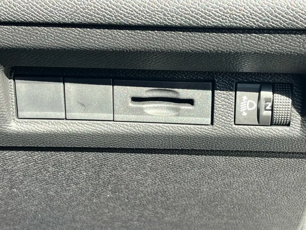 2023-peugeot-308-sw-12-puretech-allure-130ps-ss-eat8-big-36