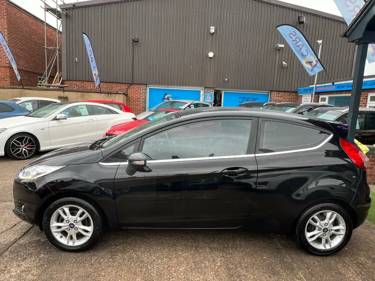 2016-ford-fiesta-125-zetec-3d-big-38