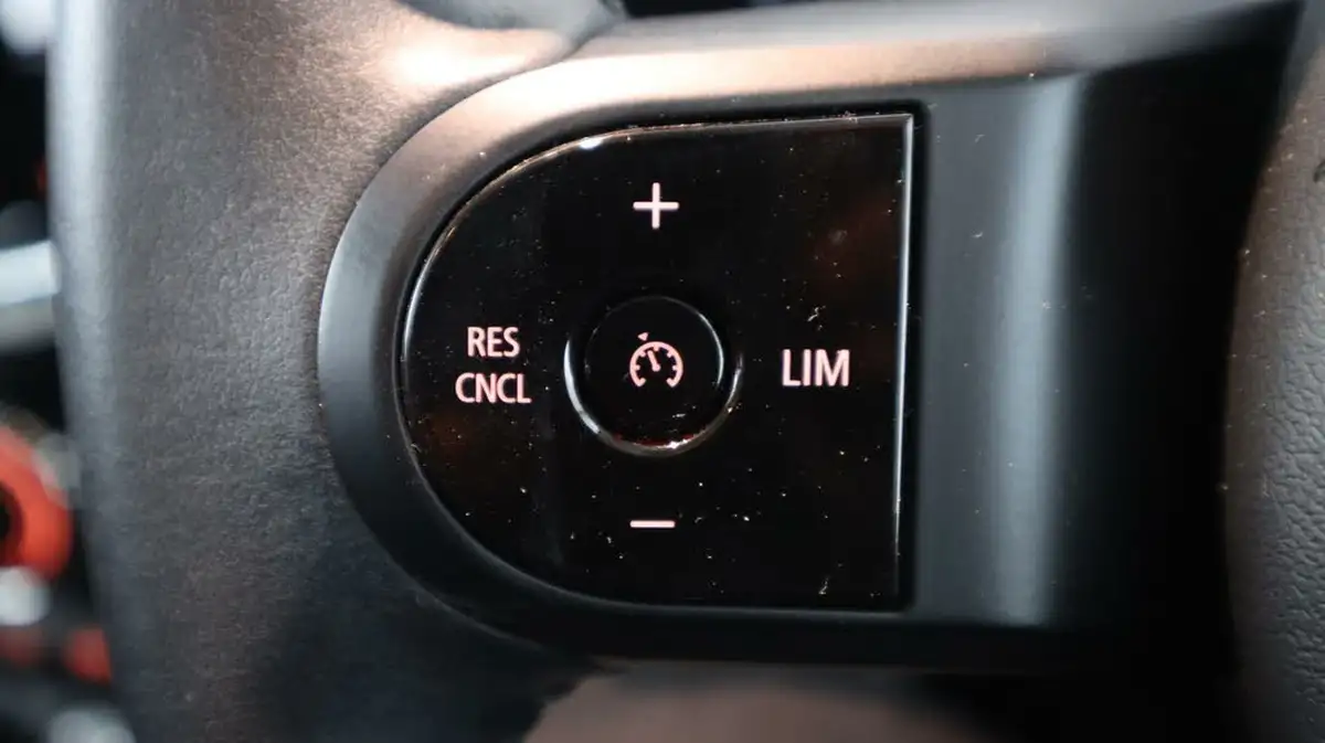 2022-mini-cooper-15-one-classic-5d-big-21