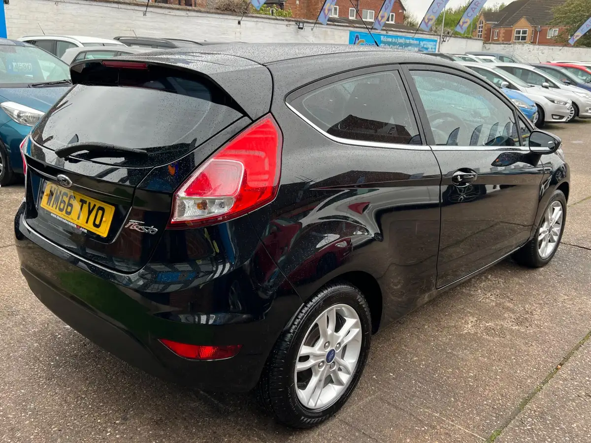 2016-ford-fiesta-125-zetec-3d-big-14