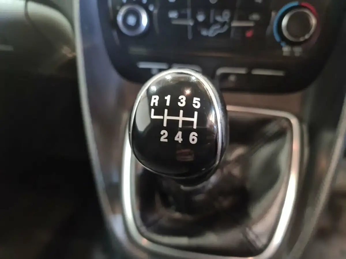 2022-ford-transit-connect-big-25