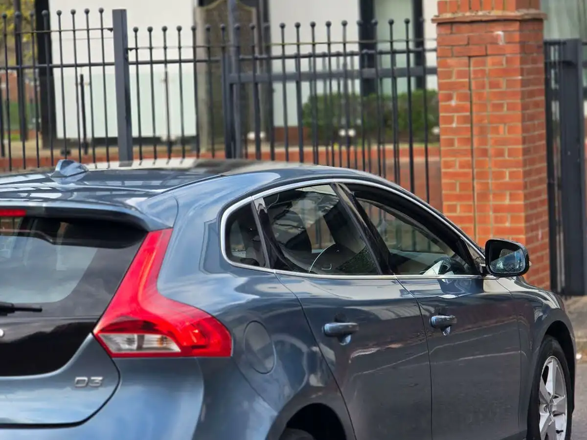 2014-volvo-v40-20td-d3-se-nav-big-35