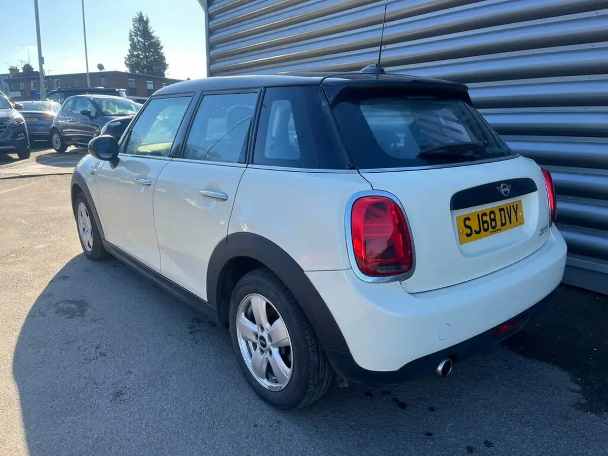 2018-mini-cooper-15-cooper-classic-ss-hatchback-5d-auto-big-5