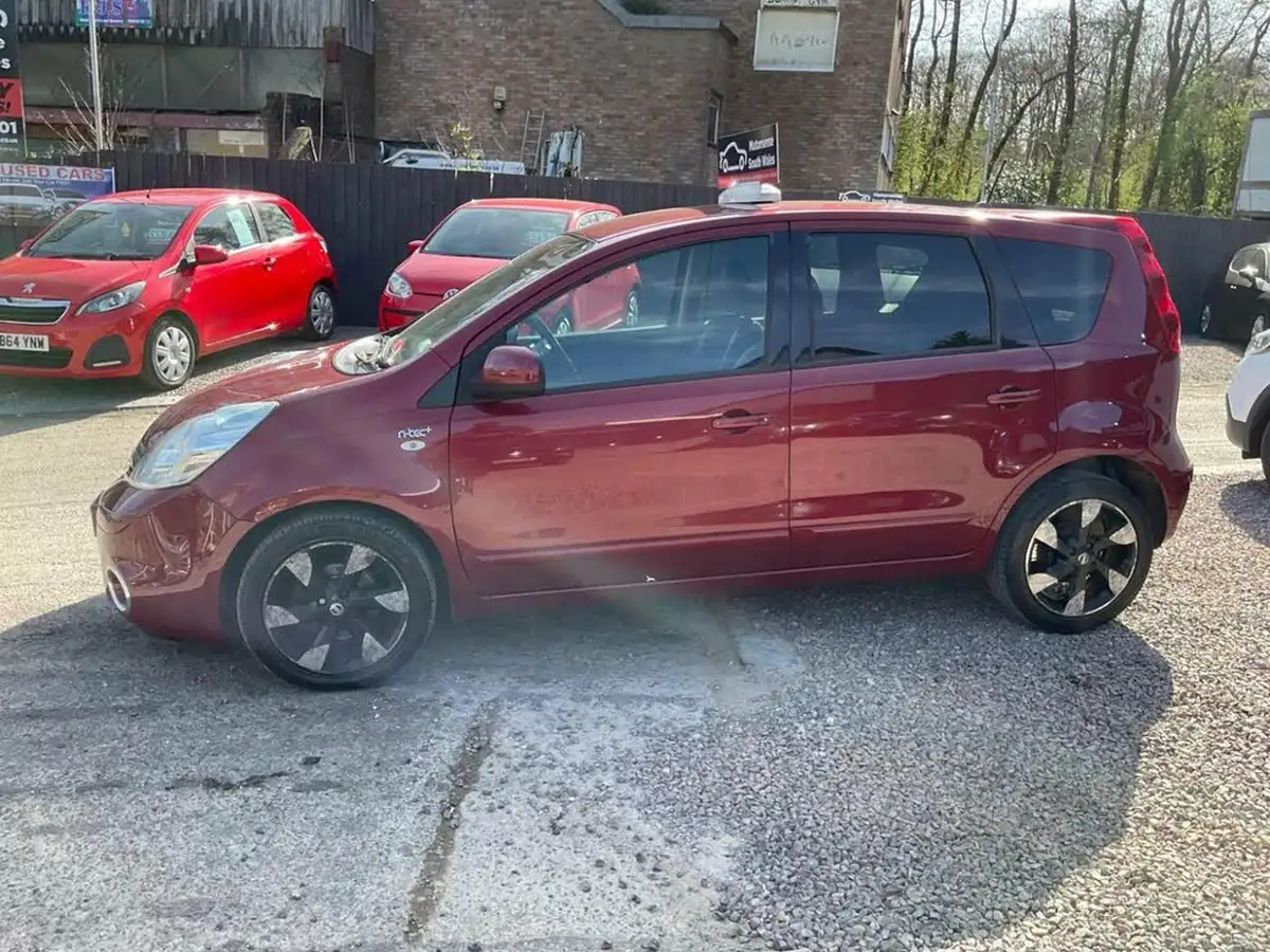 2012-nissan-note-15td-n-tec-big-78