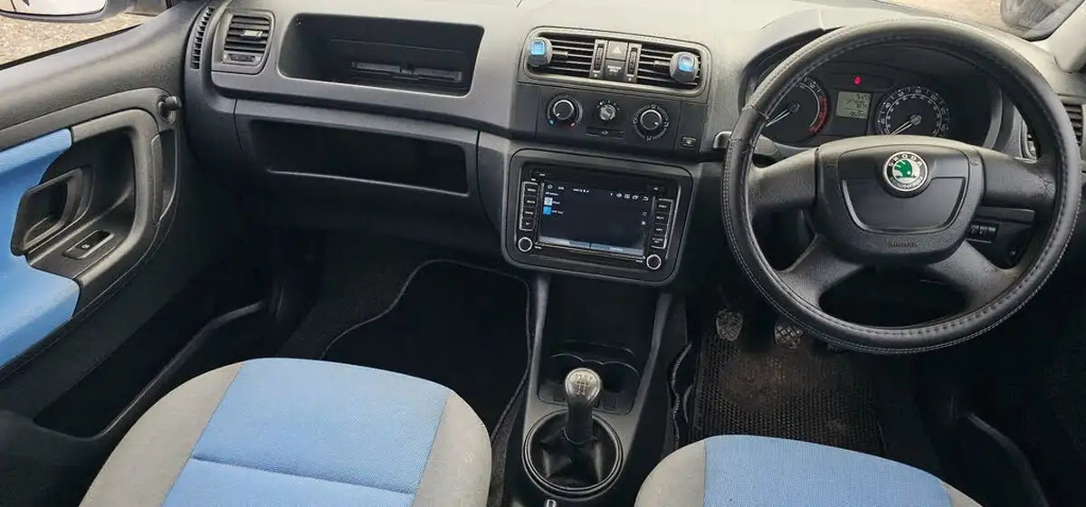 2009-skoda-fabia-12-1-6v-60bhp-hatchback-big-11