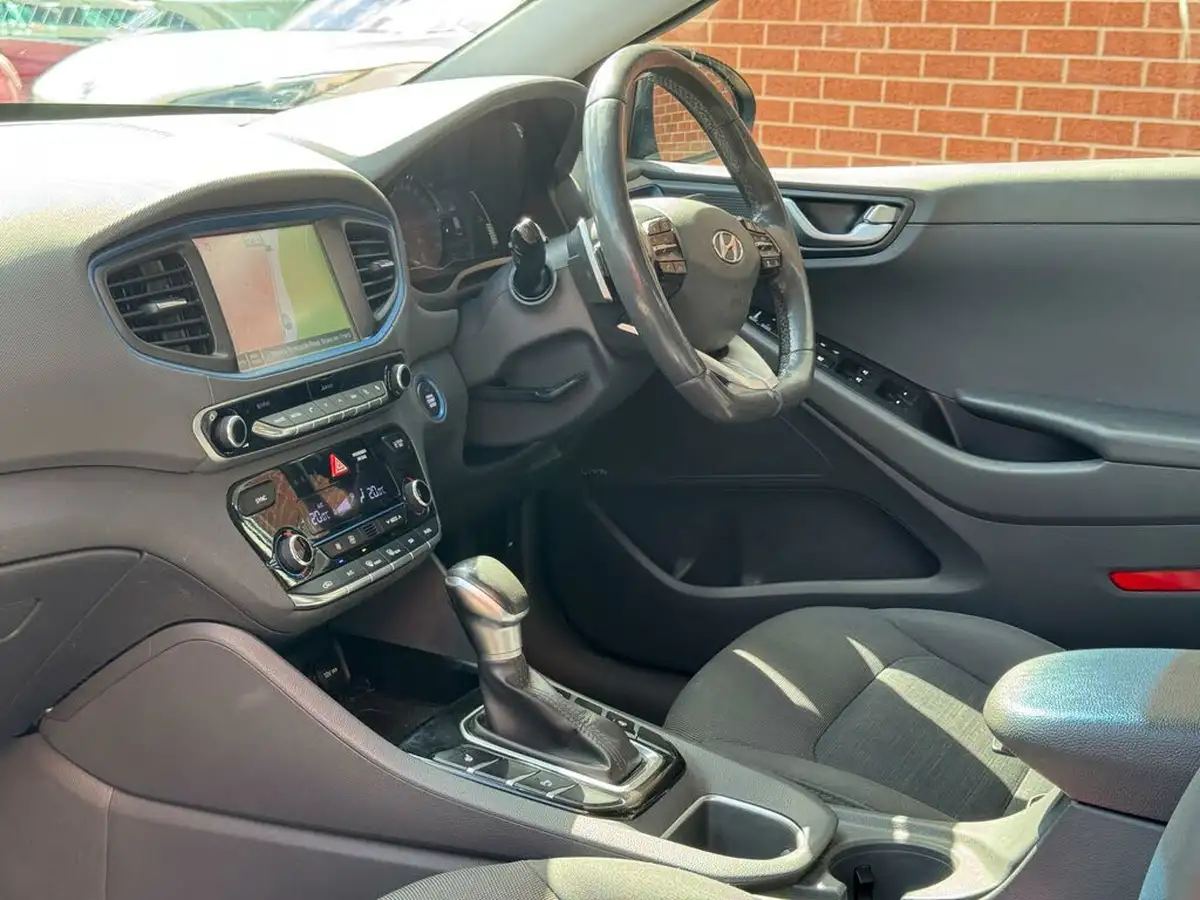 2018-hyundai-ioniq-16-gdi-premium-hybrid-big-7