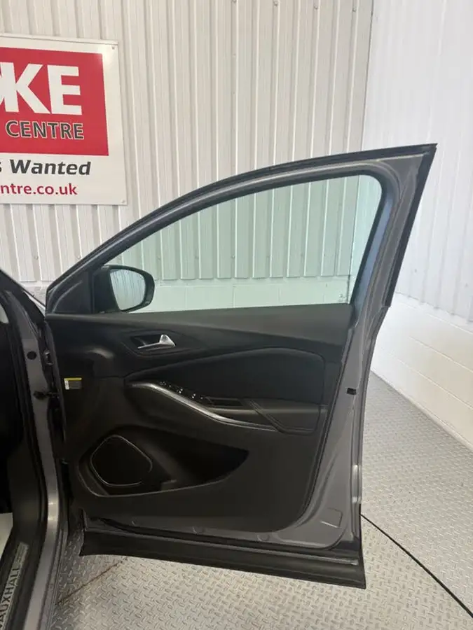 2019-vauxhall-grandland-x-15td-sport-nav-big-13