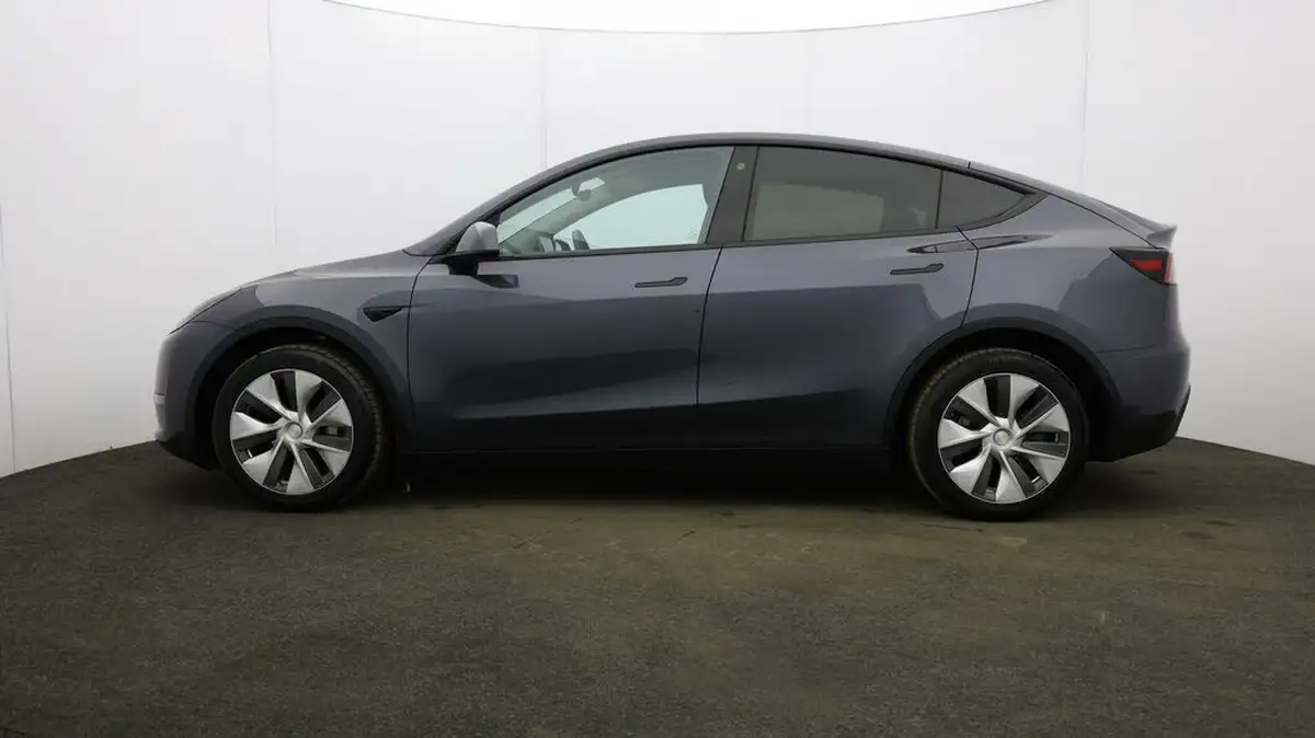 2023-tesla-model-y-e-long-range-big-3