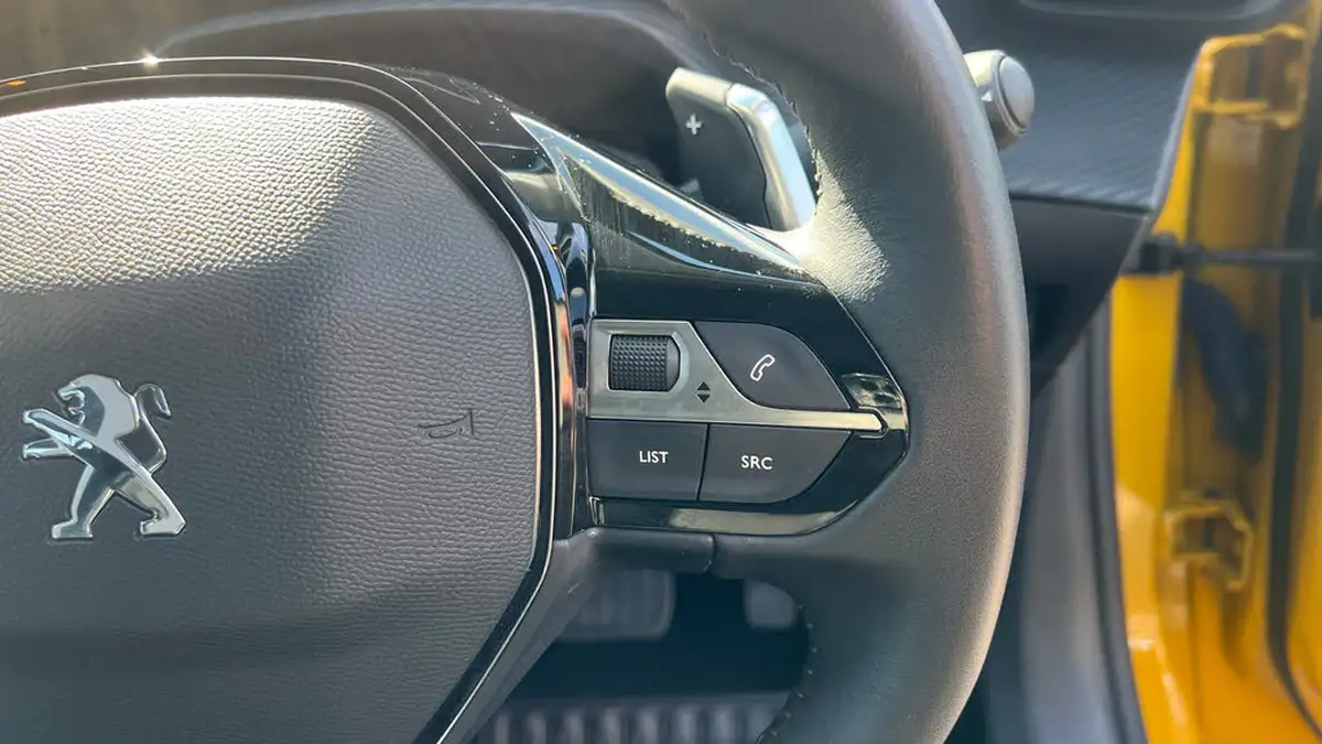 2022-peugeot-208-12-puretech-allure-premium-100bhp-eat8-big-23