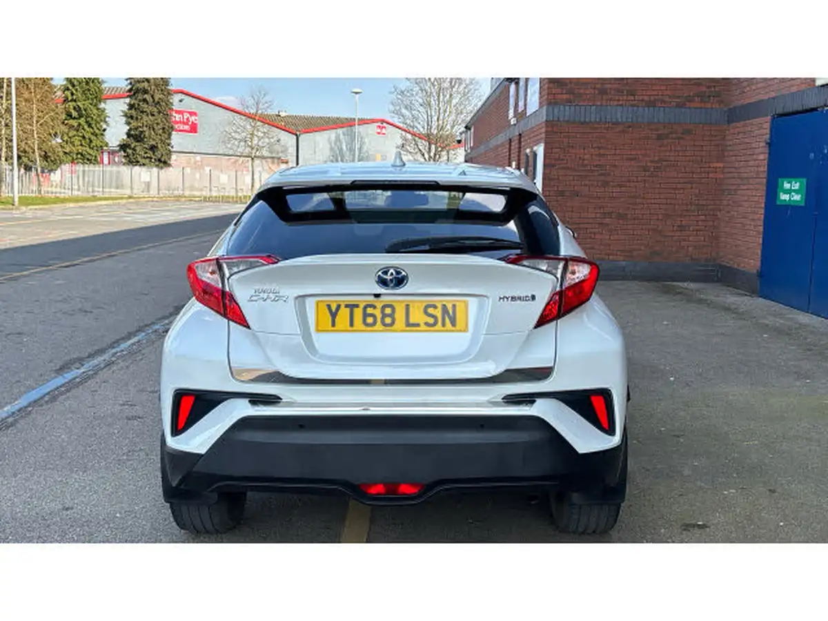 2018-toyota-c-hr-18-vvt-i-design-foc-sport-pack-big-18