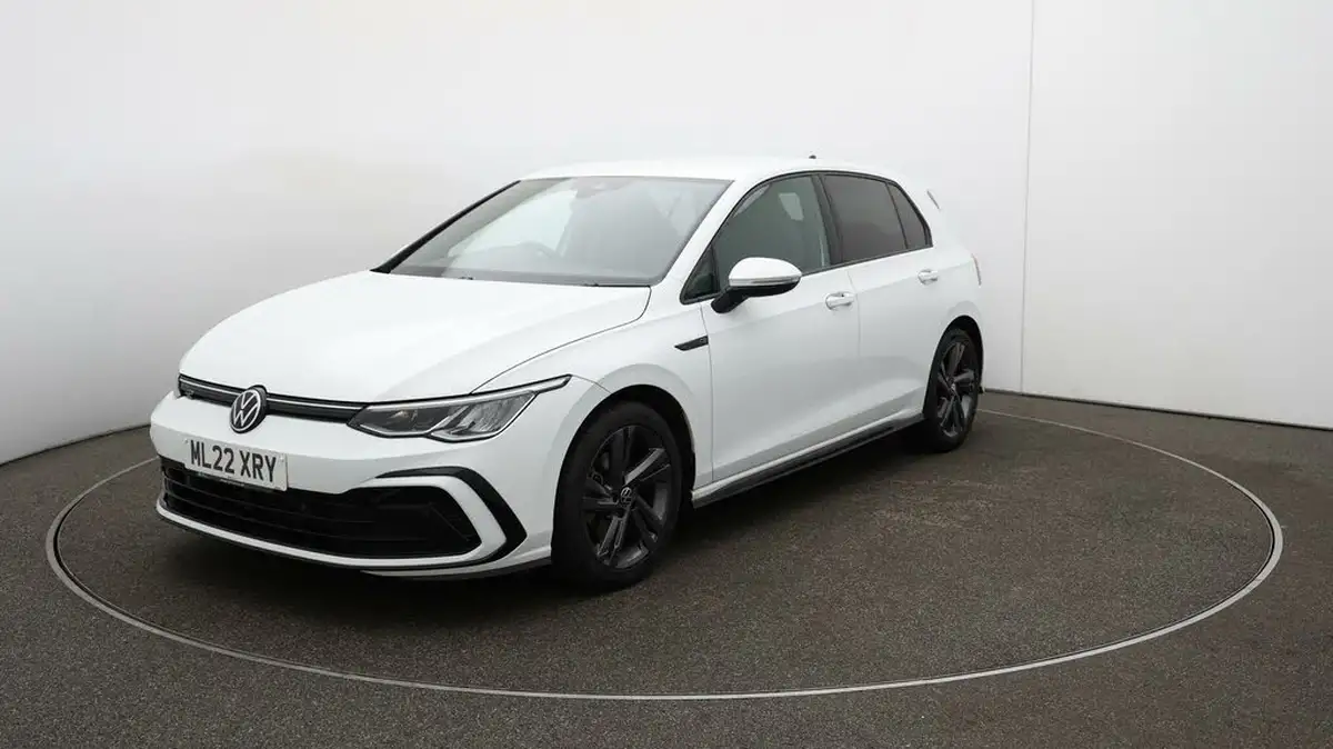 2022-volkswagen-golf-15-tsi-r-line-150ps-hatchback-big-3