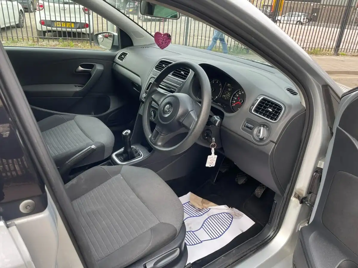 2009-volkswagen-polo-12-moda-60ps-5d-big-7