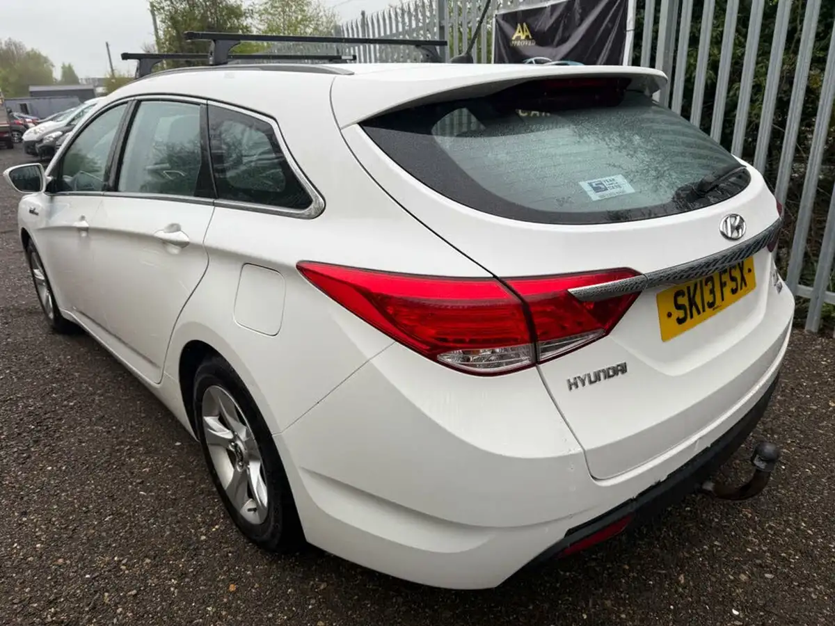 2013-hyundai-i40-17td-active-115ps-estate-5d-big-4
