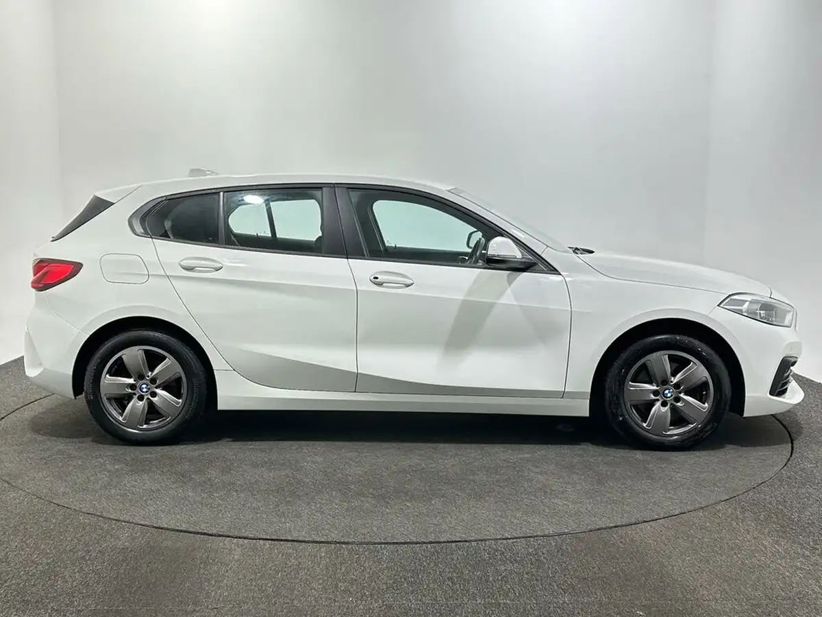 2021-bmw-1-series-15-118i-se-lcp-dct-big-7
