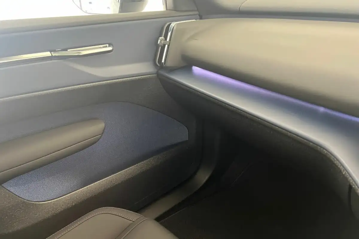 2024-volvo-ex30-e-single-motor-ultra-big-30