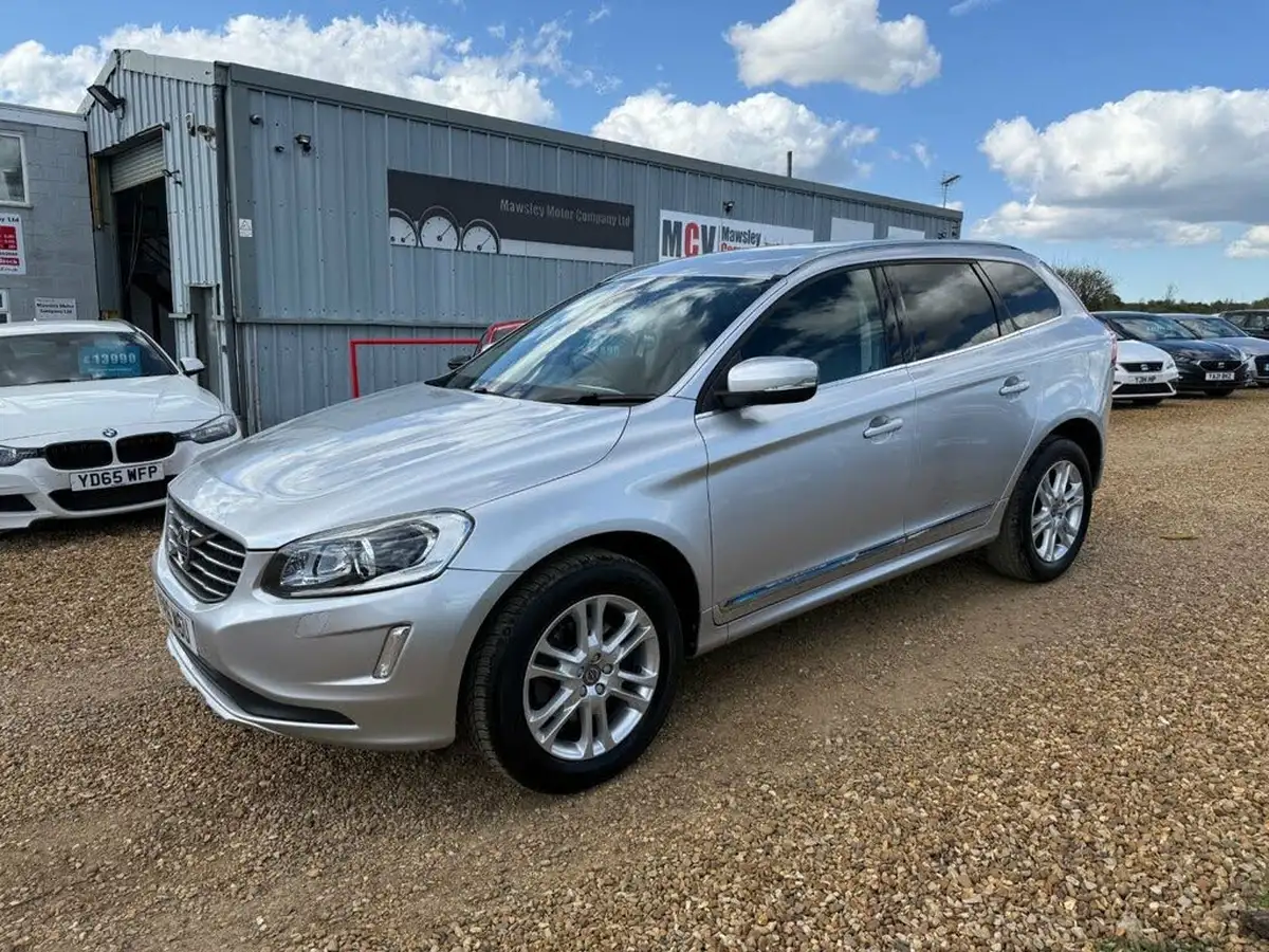 2016-volvo-xc60-20td-d4-se-lux-nav-geartronic-big-0