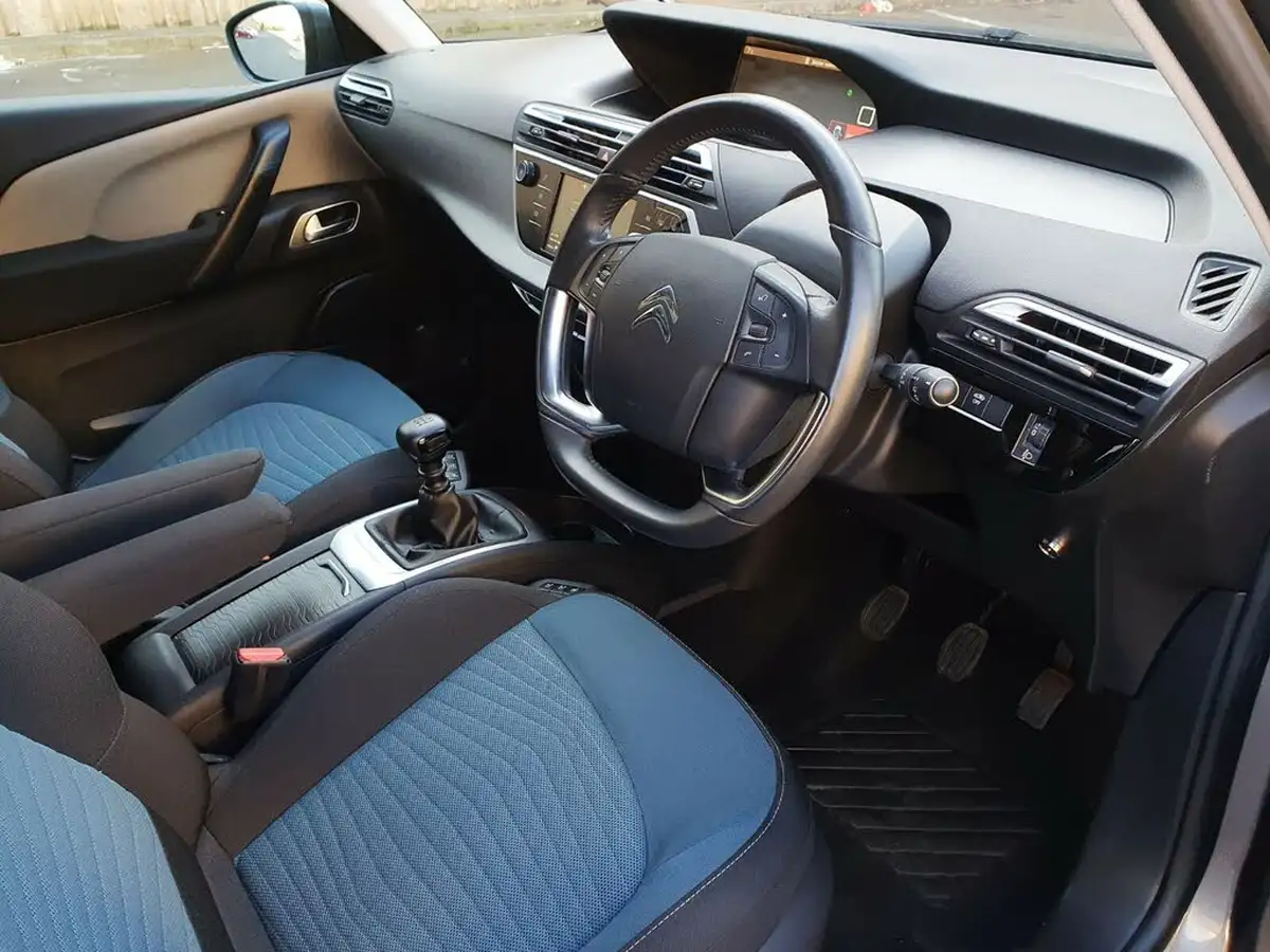 2019-citroen-grand-c4-spacetourer-15bluehdi-feel-big-10