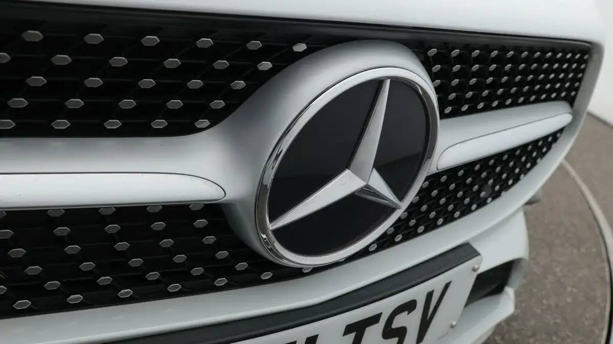 2022-mercedes-benz-cla-13-cla-180-amg-line-premium-plus-coupe-4d-big-24