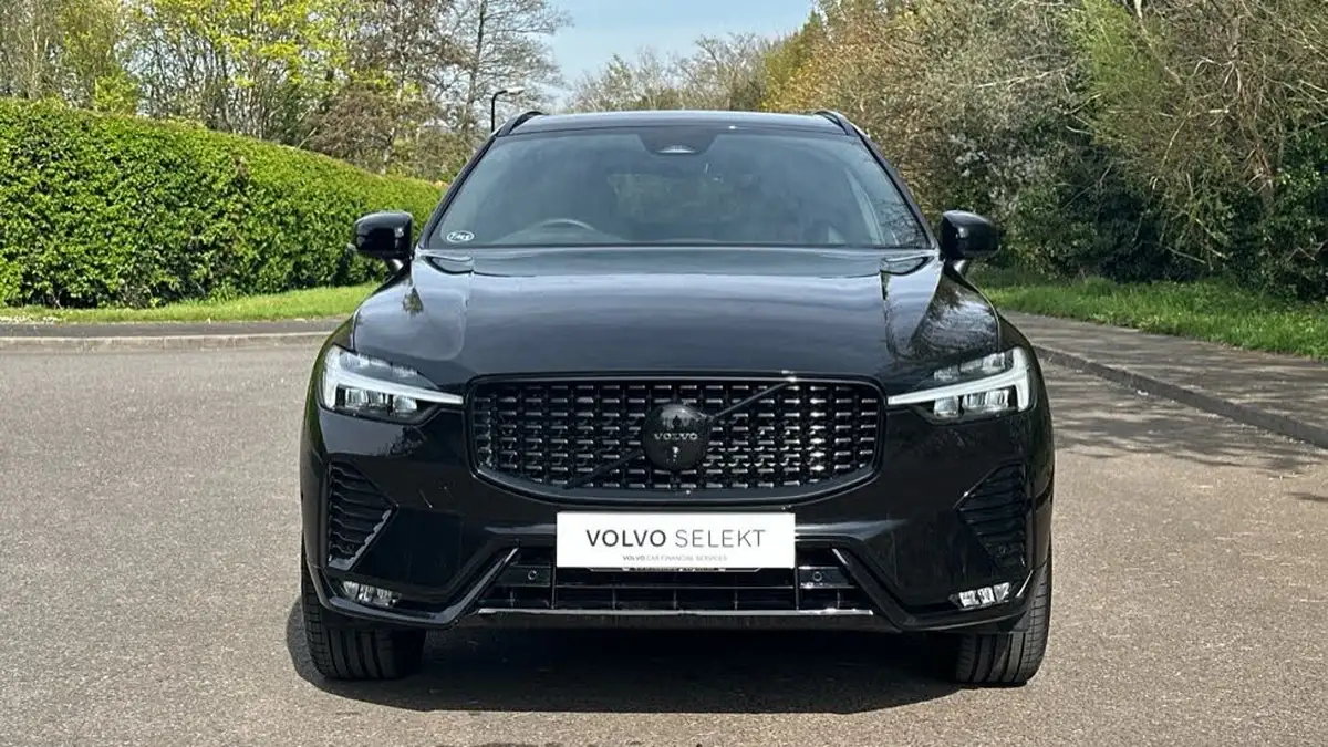 2025-volvo-xc60-20-b5-plus-black-edition-big-11