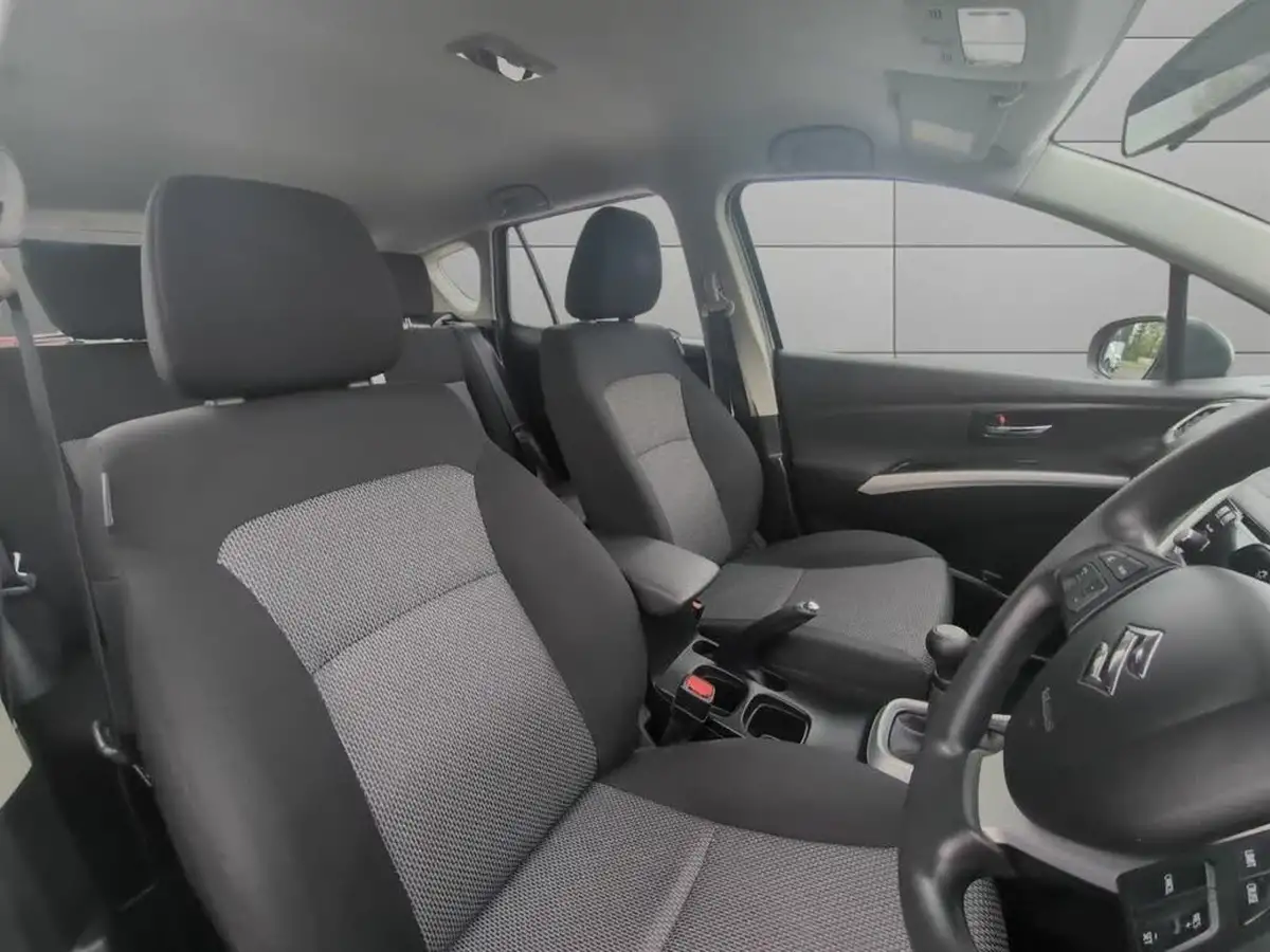 2014-suzuki-s-cross-16-sz3-big-10
