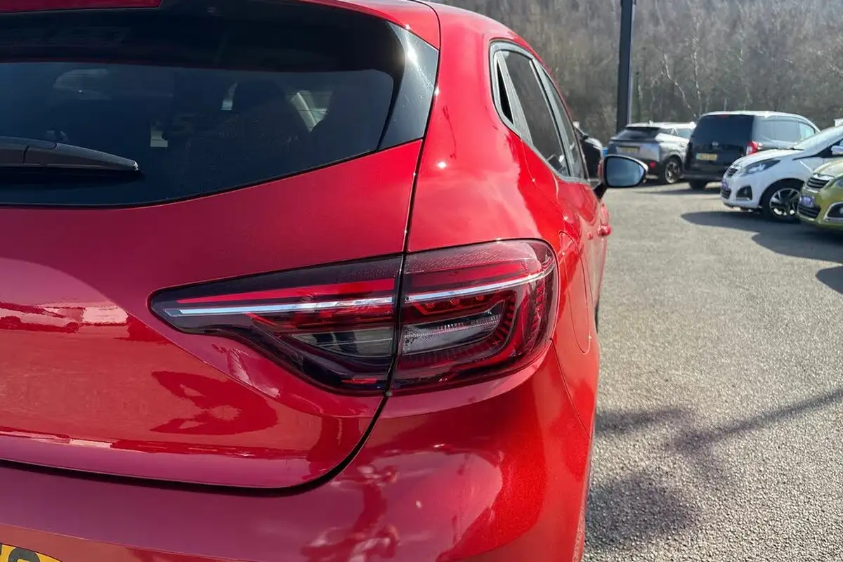 2020-renault-clio-10-sce-iconic-75bhp-big-28