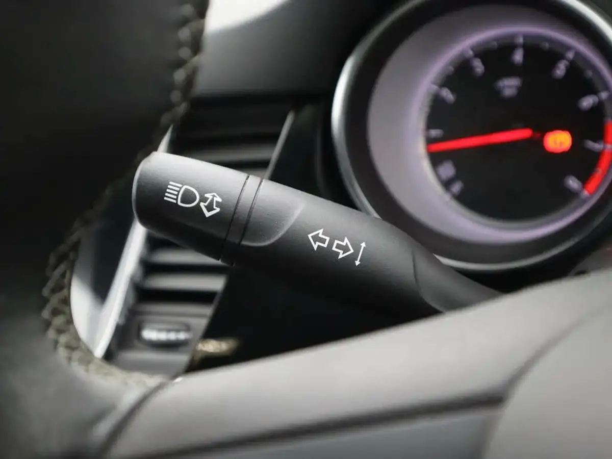 2019-vauxhall-astra-16i-turbo-elite-nav-hatchback-big-21