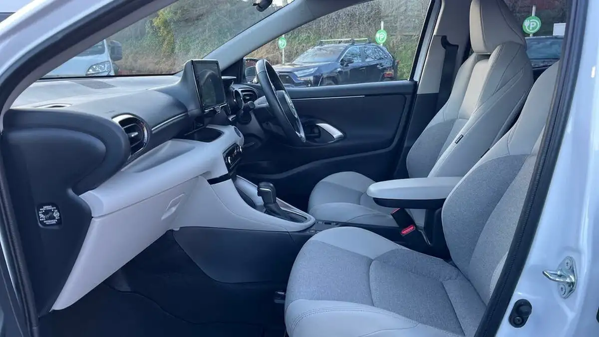 2022-toyota-yaris-15-vvt-i-excel-big-9