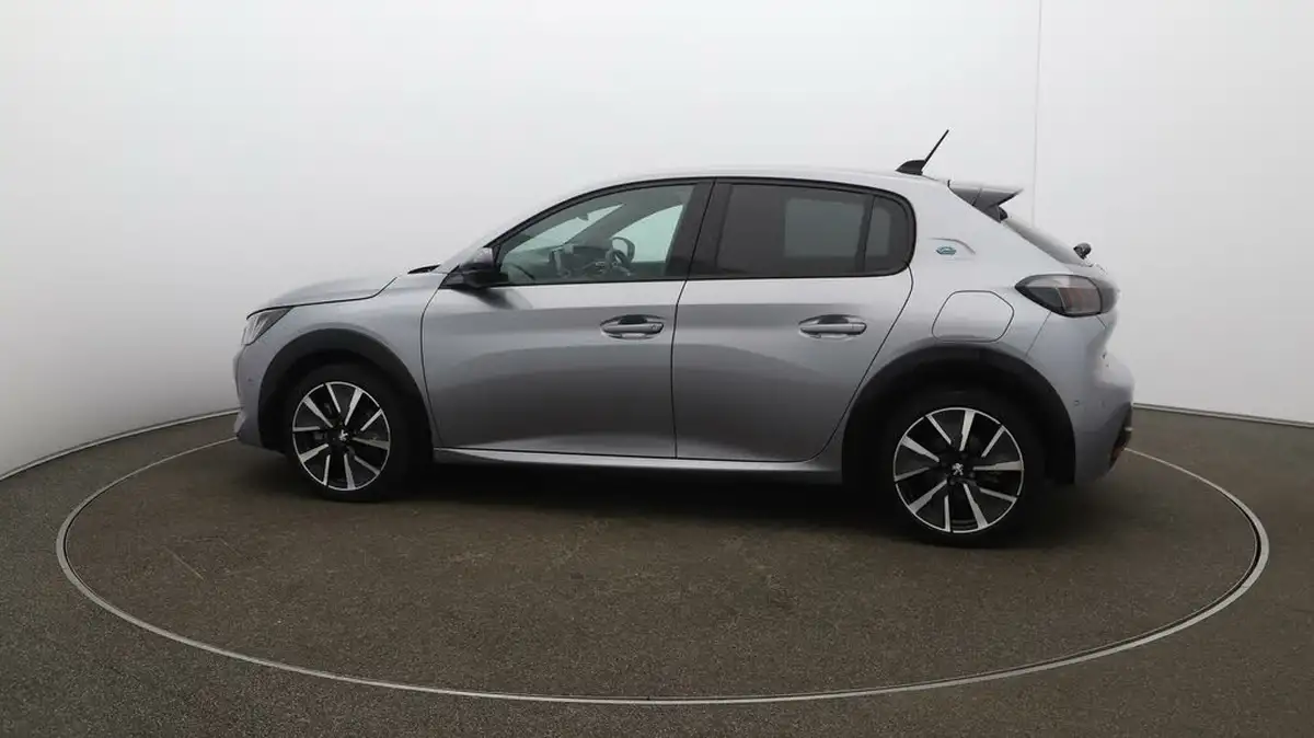 2022-peugeot-208-e-gt-136ps-50kwh-big-52