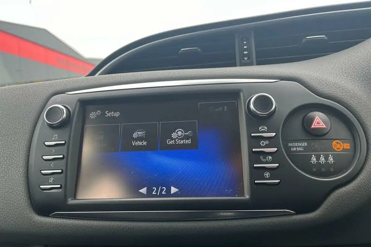 2019-toyota-yaris-15-vvt-i-icon-tech-111bhp-1496cc-big-26