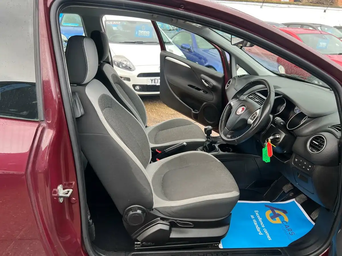 2013-fiat-punto-14-easy-8v-77bhp-brio-3d-big-26