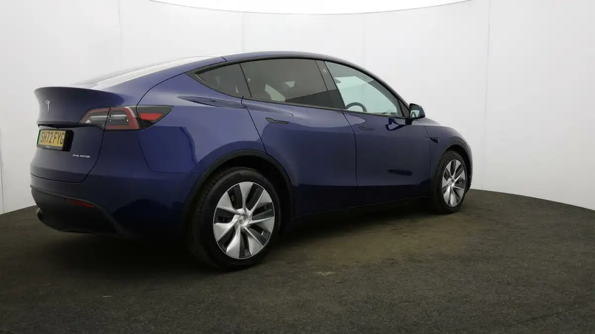 2022-tesla-model-y-e-long-range-big-52